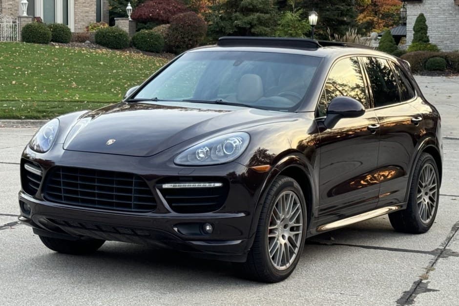 2014 Porsche 958 Cayenne (2011-2018) sold for $17,250