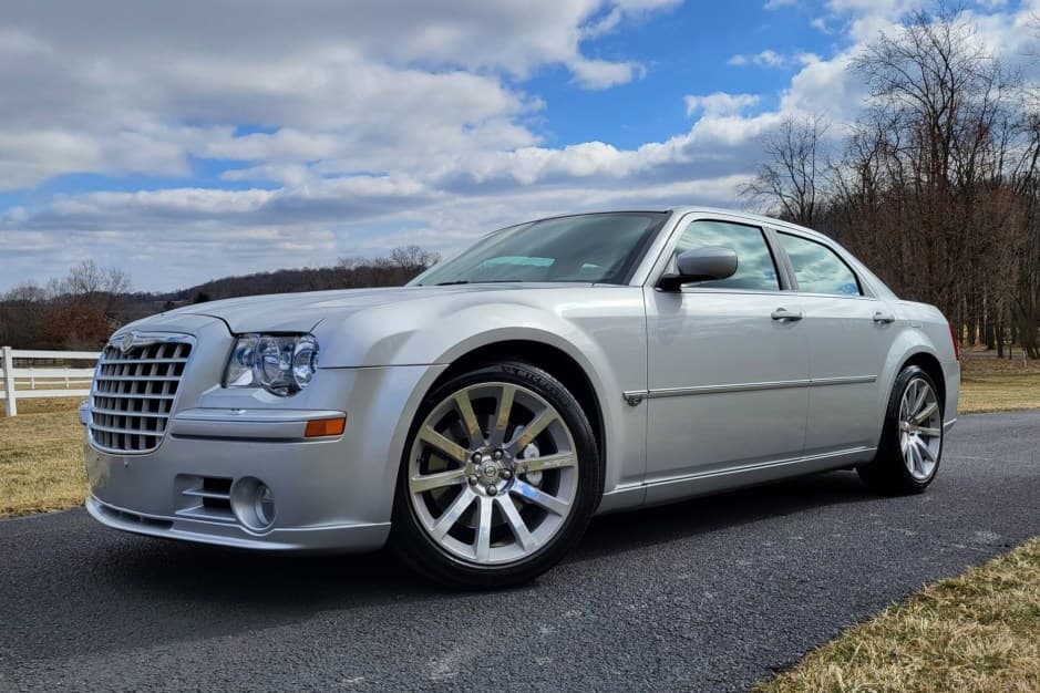 2006 Chrysler 300 (2005-2023) sold for $21,091
