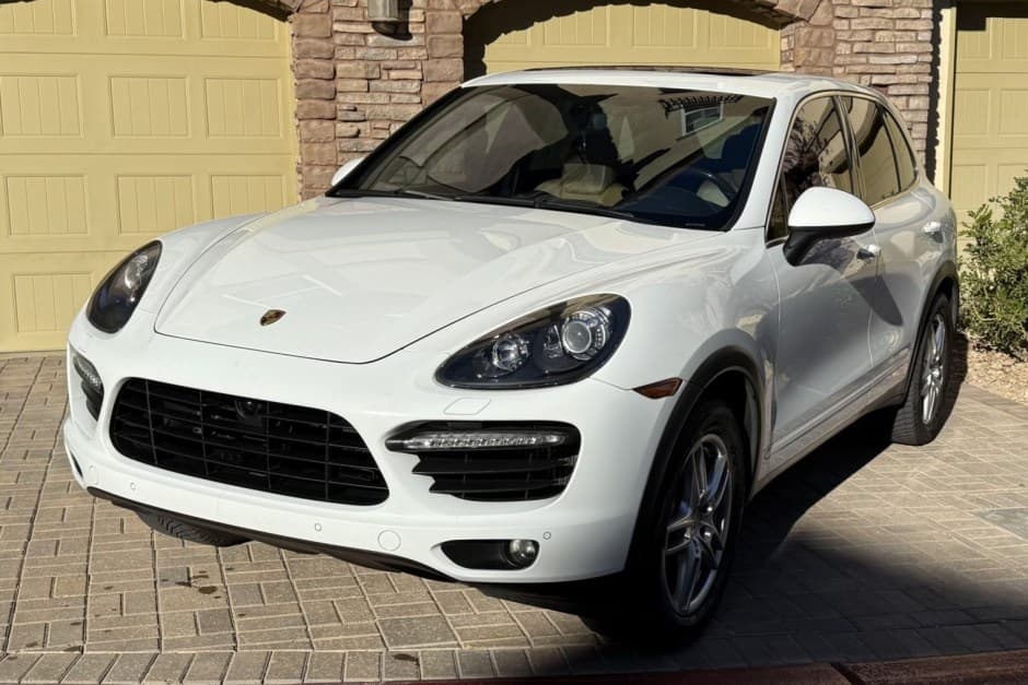 2012 Porsche 958 Cayenne (2011-2018) sold for $15,050