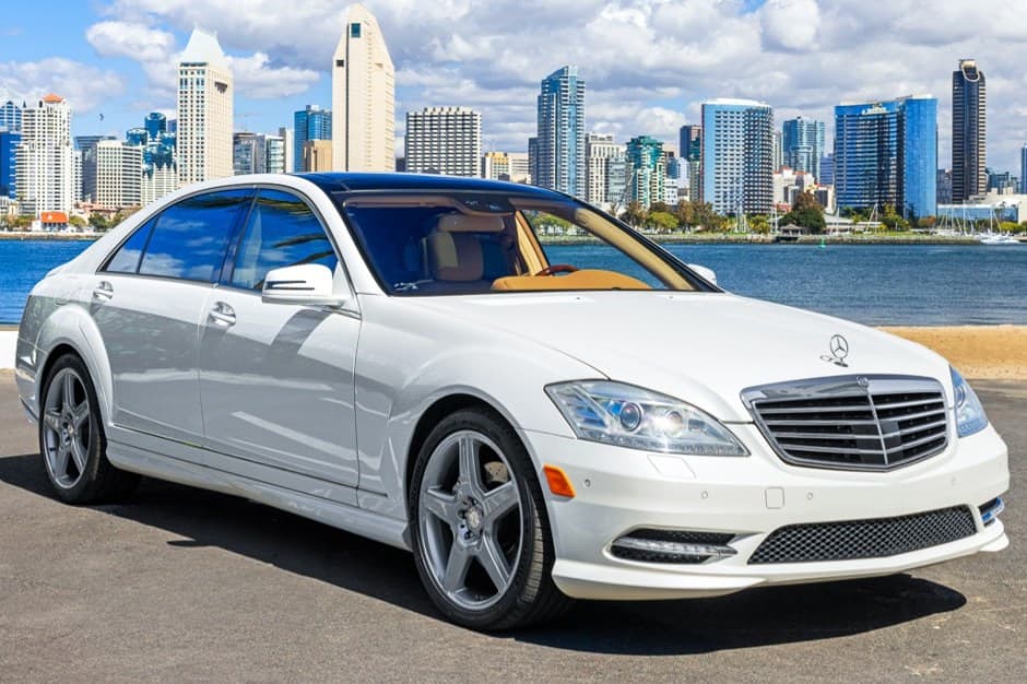2011 Mercedes-Benz W221 S-Class sold for $26,000