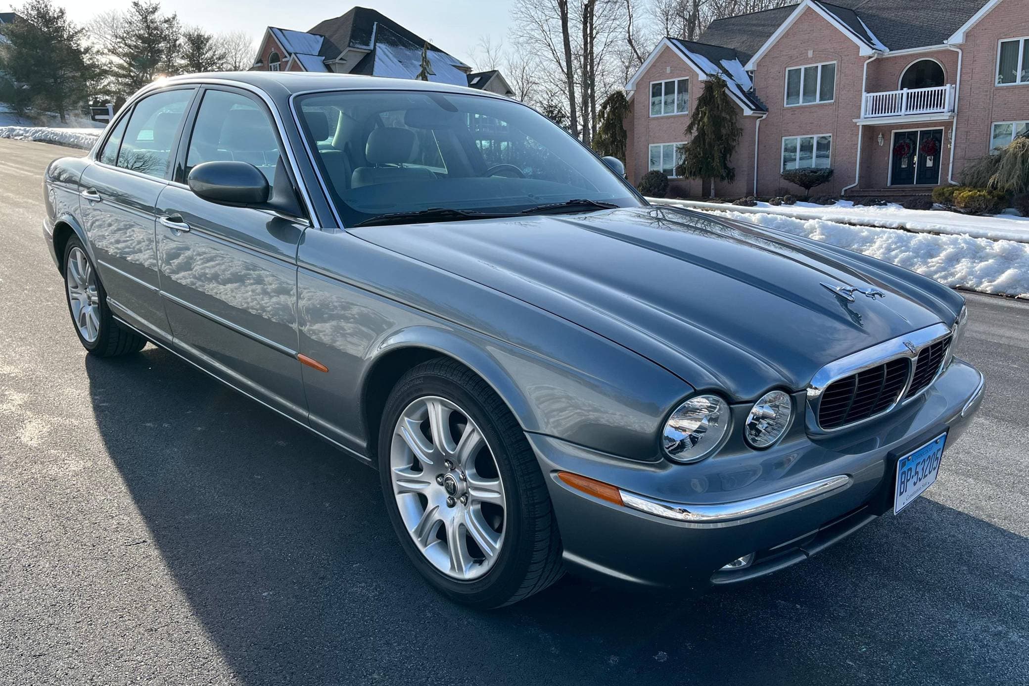 2004 Jaguar XJ8 sold for $9,300