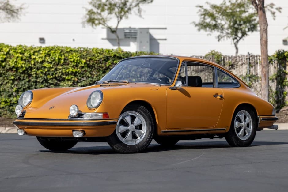 1967 Porsche SWB 911 (1965-1968) sold for $191,000