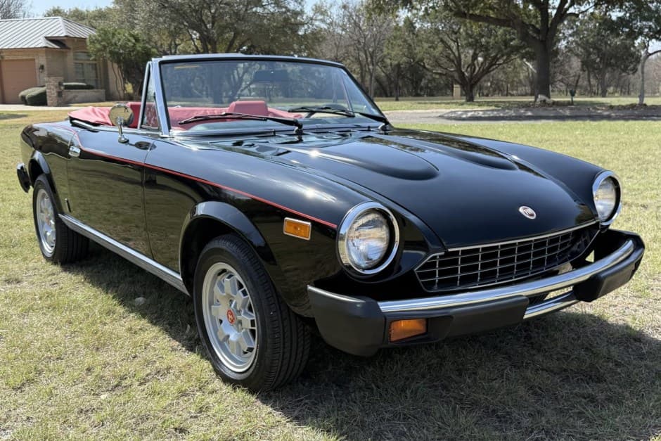1982 Fiat 124 Spider (1966-1985) sold for $27,500