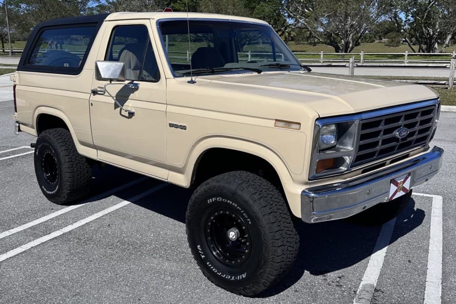 1983 Ford Bronco 3rd Generation 1980-1986 sold for $17,000