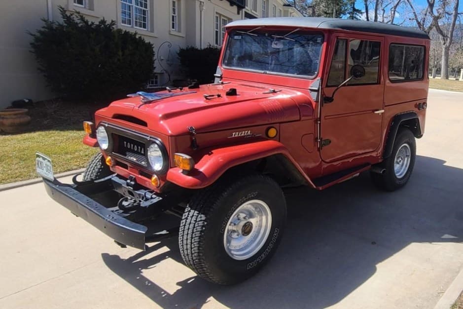 1970 Toyota Land Cruiser FJ40 sold for $15,333