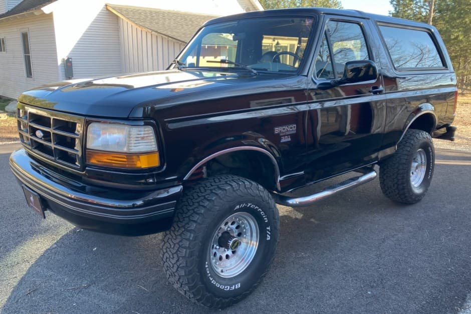 1995 Ford Bronco 4th-5th Generations 1987-1996 sold for $15,000