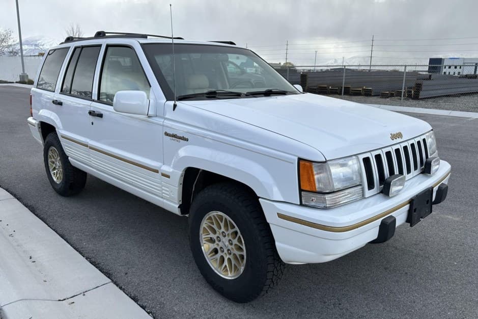 1995 Jeep ZJ Grand Cherokee sold for $8,750