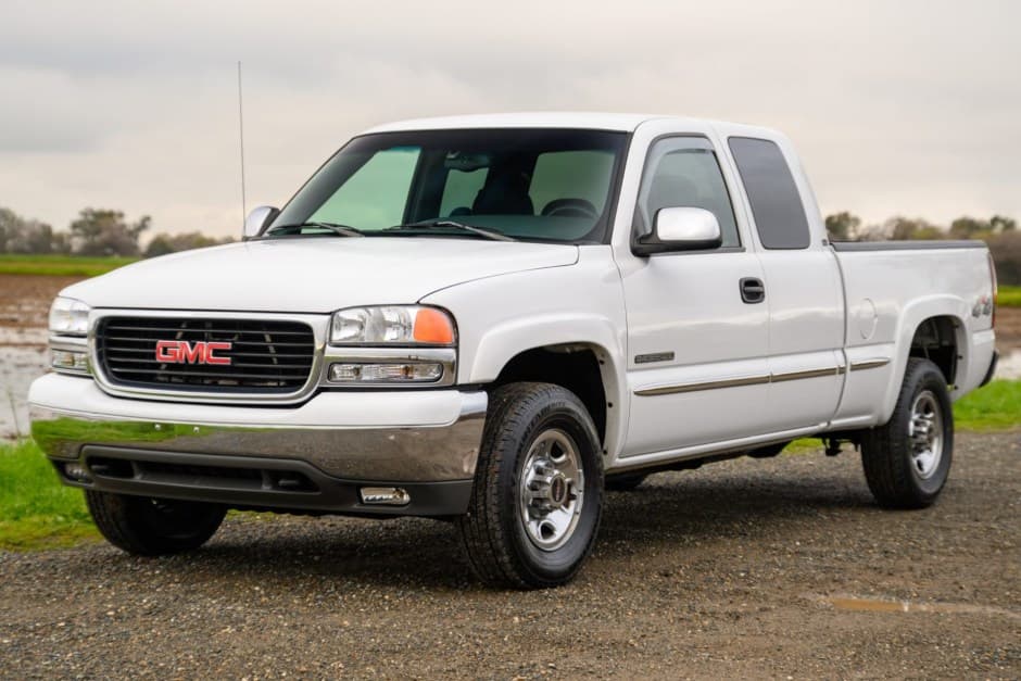 2002 GMC Sierra (GMT800 1999-2007) sold for $12,000