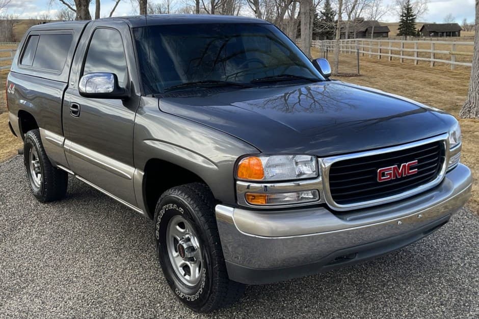 2000 GMC Sierra (GMT800 1999-2007) sold for $21,500