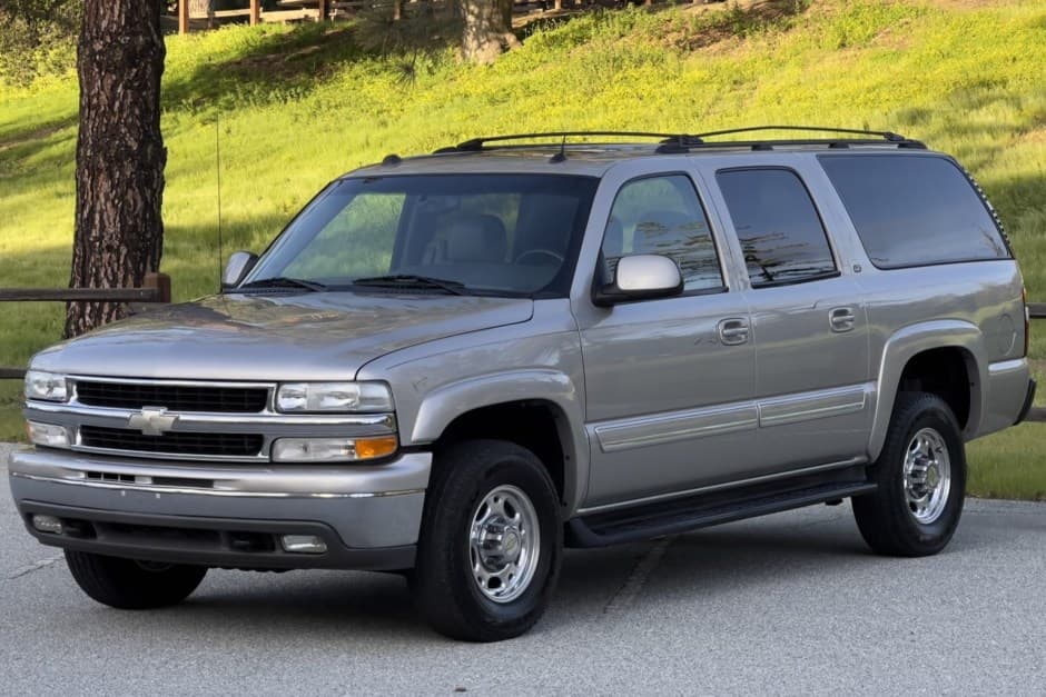 2004 Chevrolet Suburban (GMT800 2000-2006) sold for $22,750