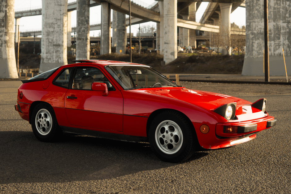 1987 Porsche 924 sold for $8,200