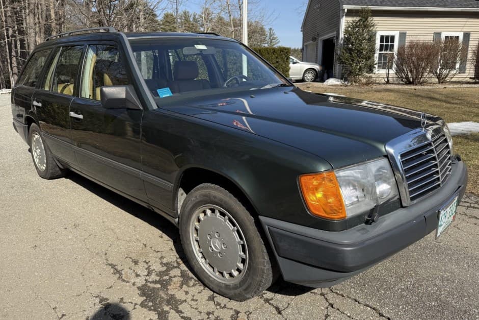1989 Mercedes-Benz W124 E-Class sold for $4,700