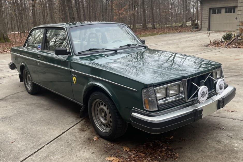 1981 Volvo 240 sold for $6,600
