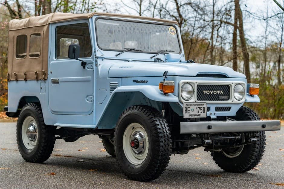 1982 Toyota Land Cruiser FJ40 sold for $18,250