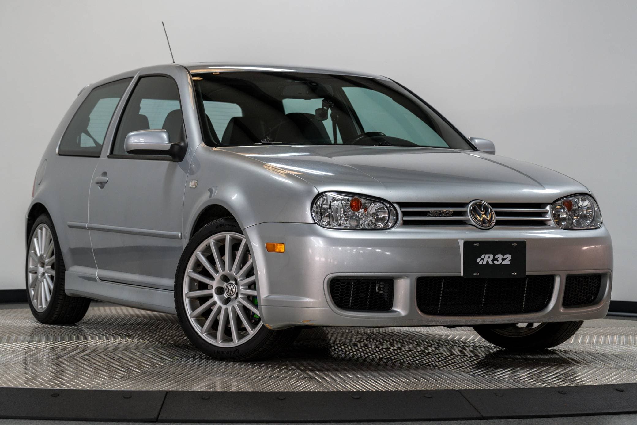 2004 Volkswagen R32 sold for $19,000