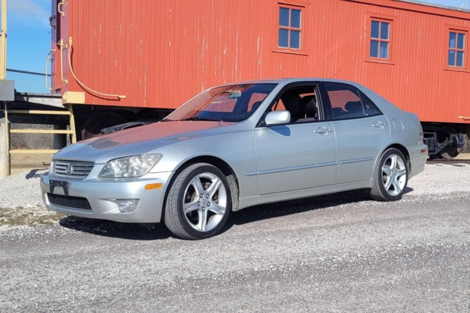2002 Lexus IS sold for $8,300