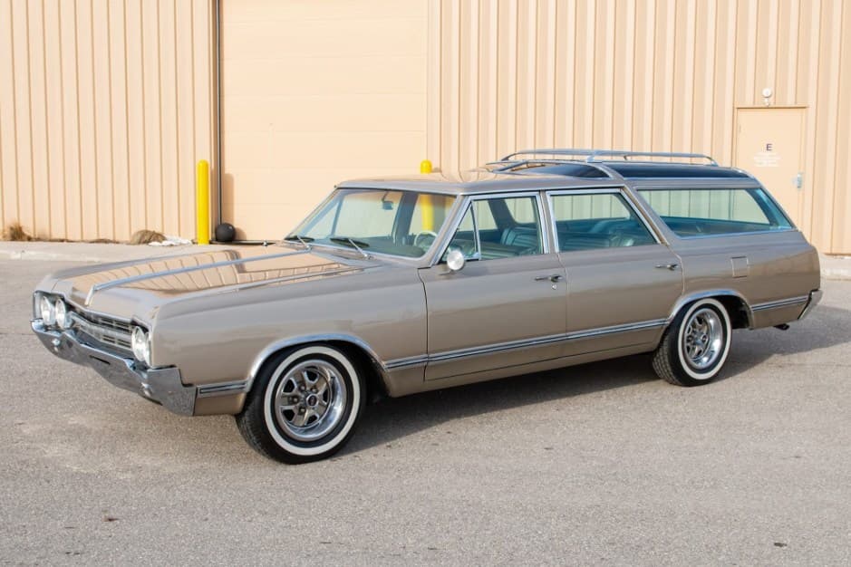 1965 Oldsmobile Vista Cruiser sold for $27,500