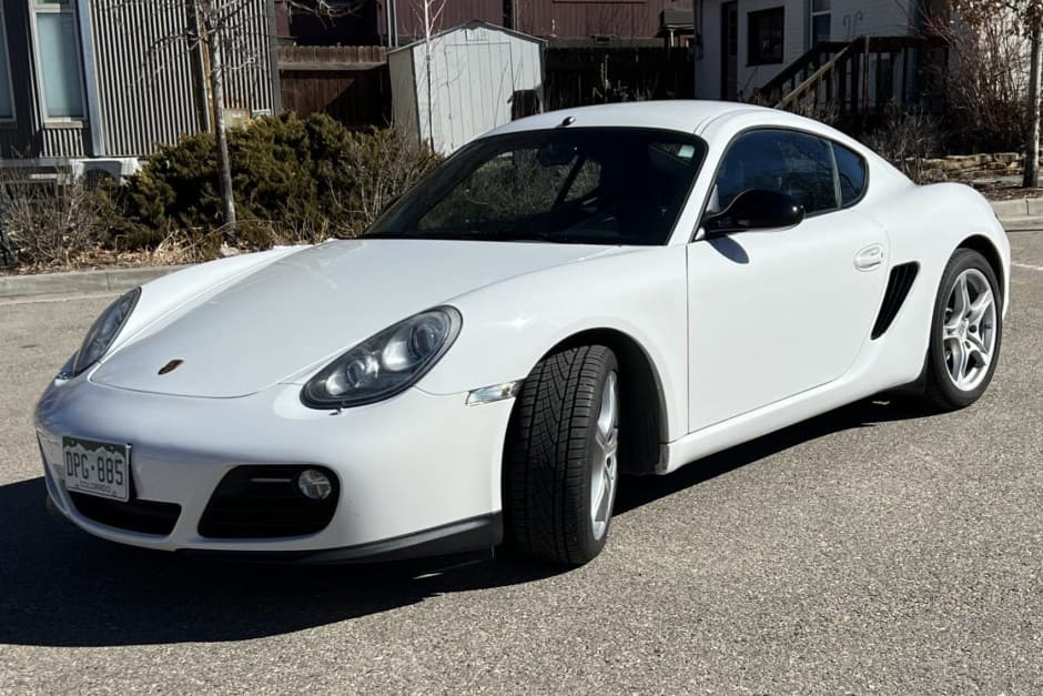 2011 Porsche 987 Cayman sold for $29,250