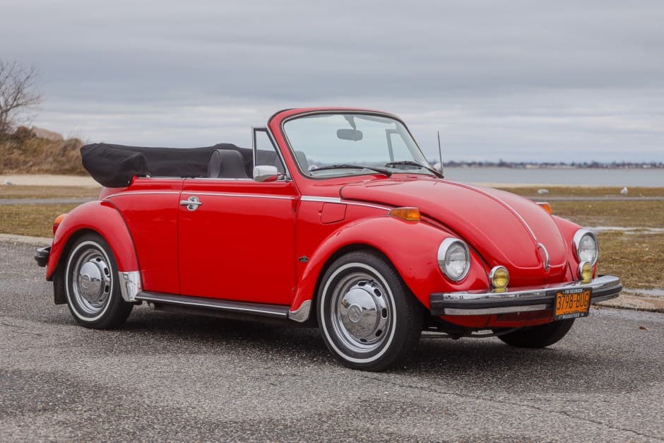 1974 Volkswagen Super Beetle sold for $15,606