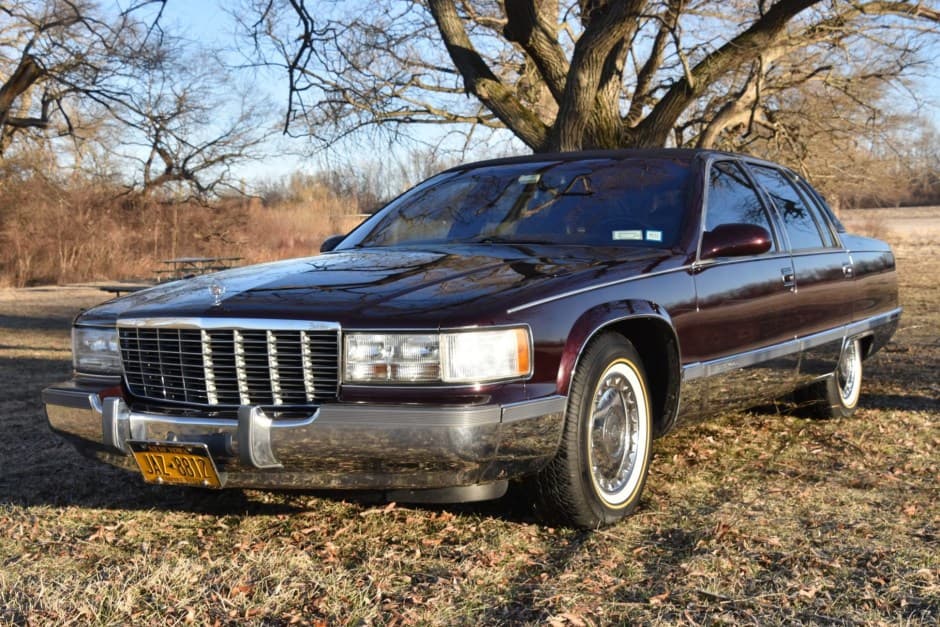 1996 Cadillac Fleetwood 1985-1996 sold for $8,900