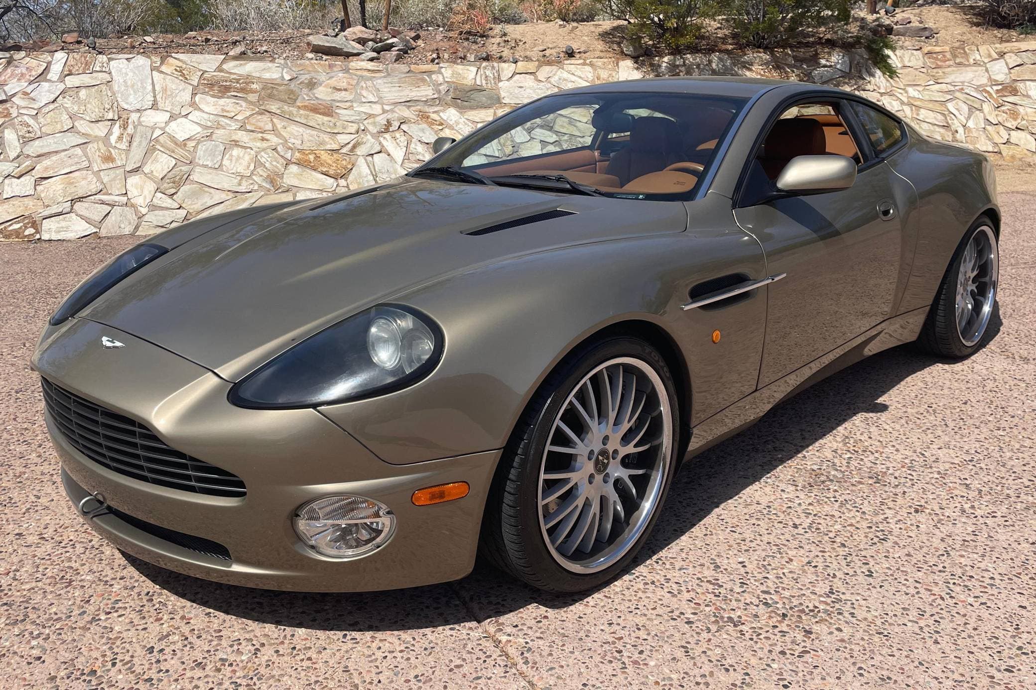 2003 Aston Martin Vanquish sold for $35,000