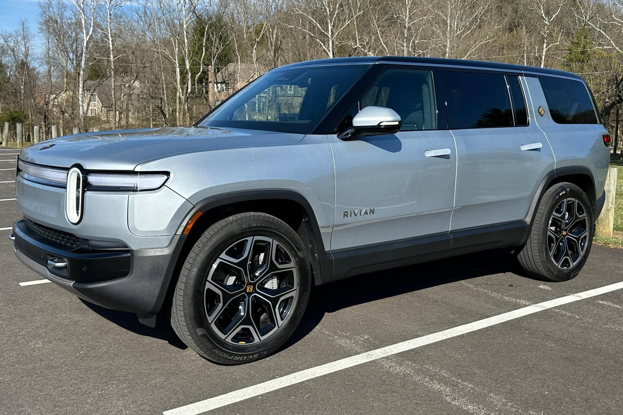 2025 Rivian R1S sold for $75,017