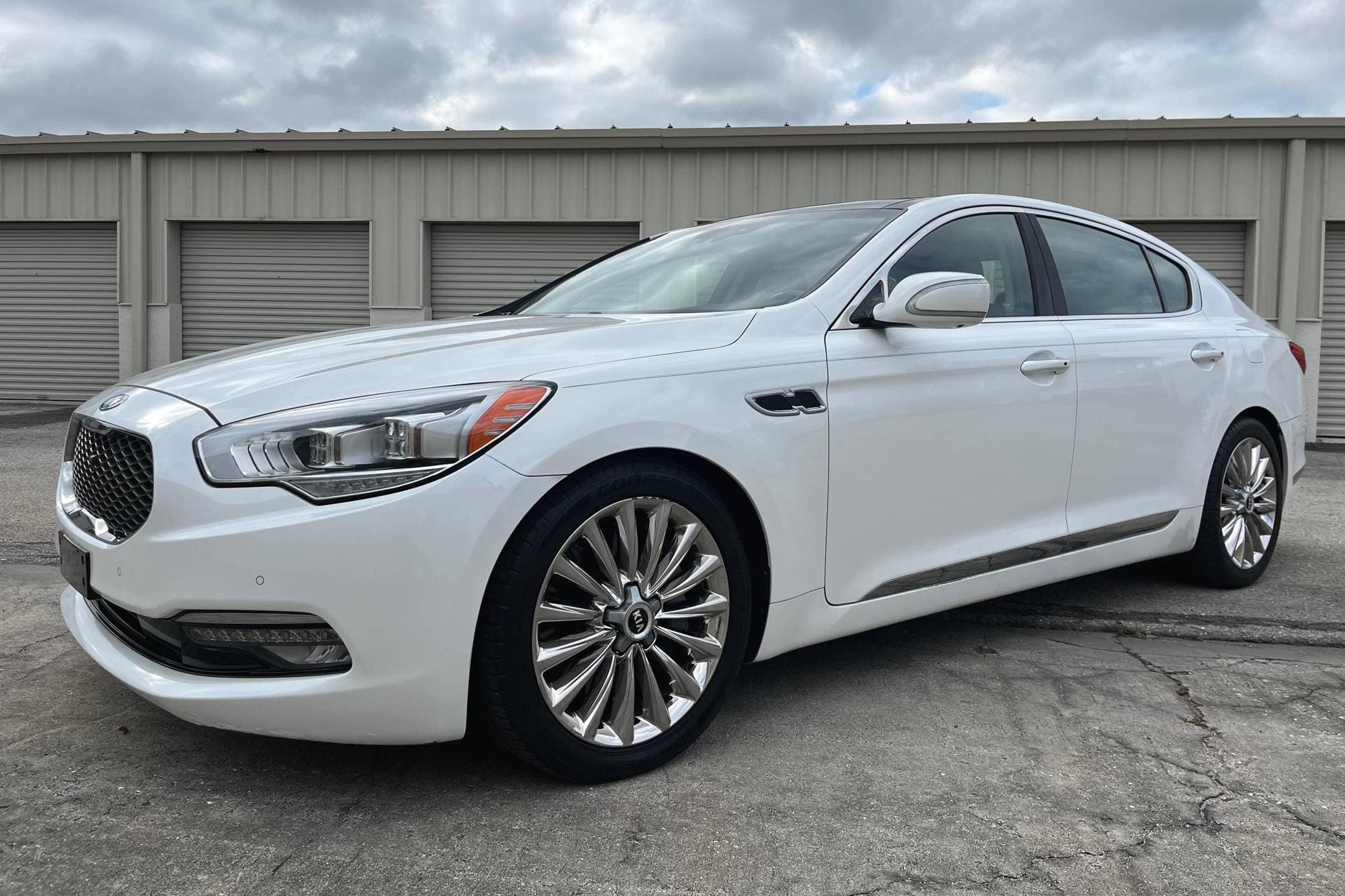 2015 Kia K900 sold for $14,000