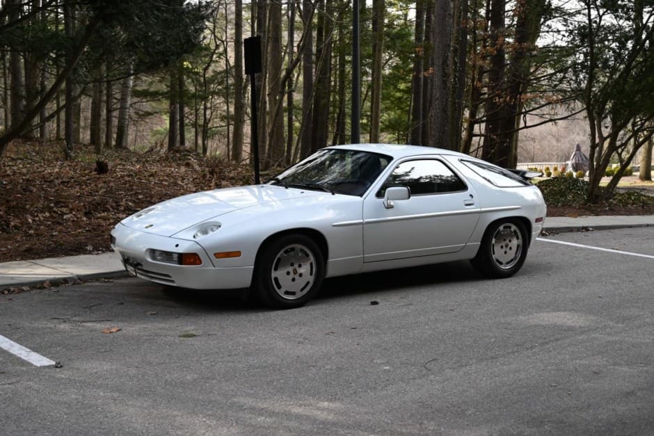 1989 Porsche 928 sold for $23,777