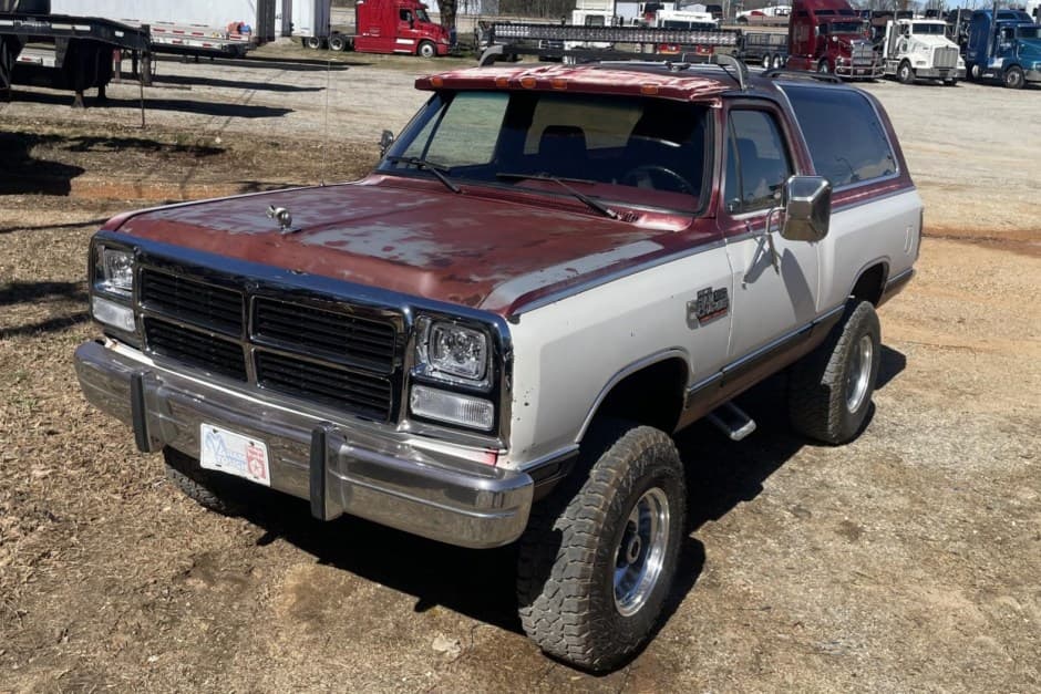 1987 Dodge Ramcharger / Plymouth Trail Duster sold for $10,500