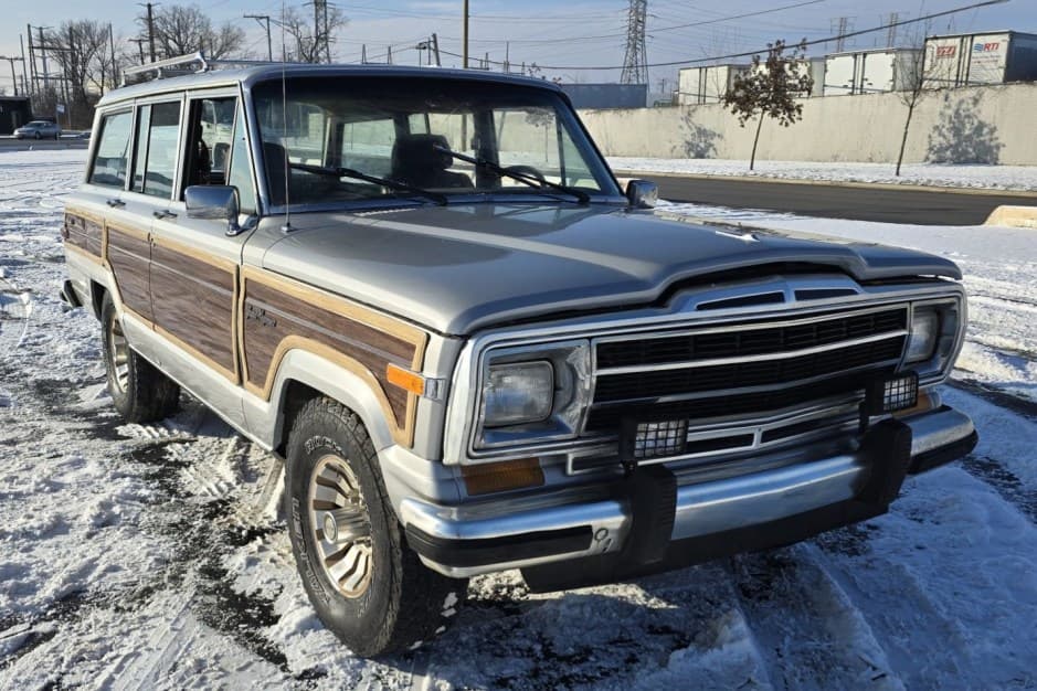 1987 Jeep SJ Grand Wagoneer sold for $14,420