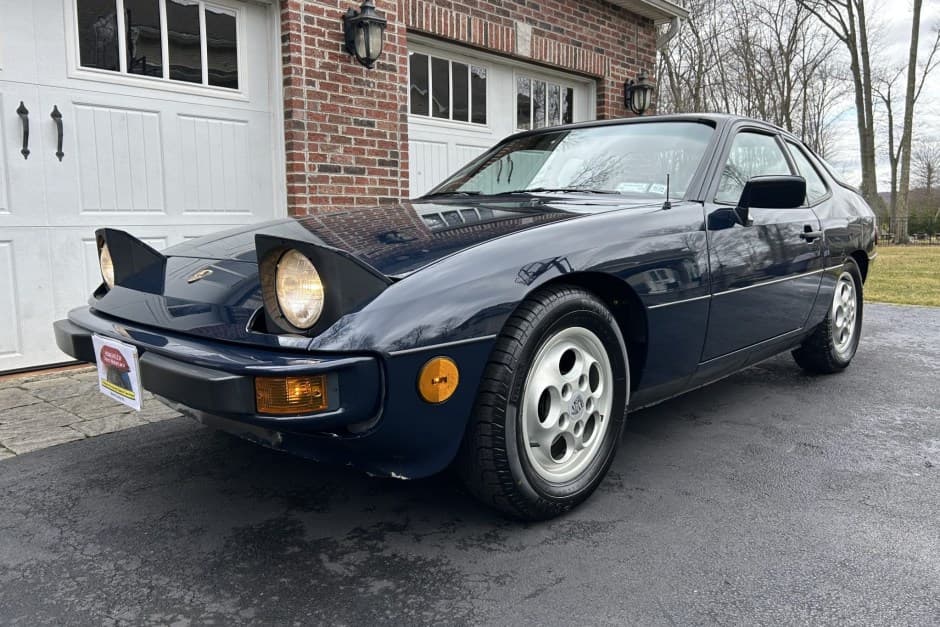 1988 Porsche 924 sold for $17,000