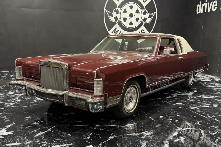 1977 Lincoln Continental (1970-1979) sold for $8,700