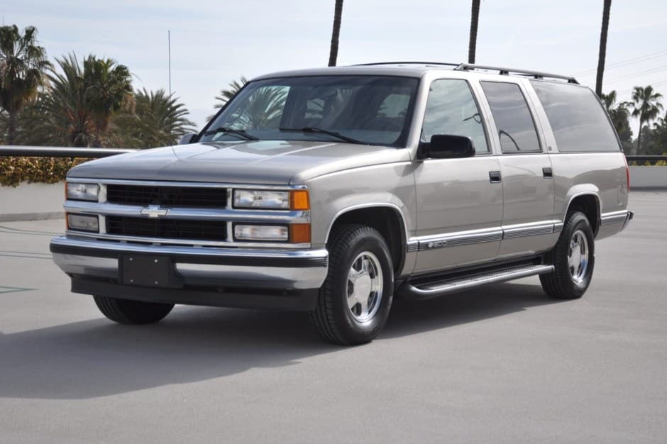 1999 Chevrolet Suburban (GMT400 1992-1999) sold for $16,500