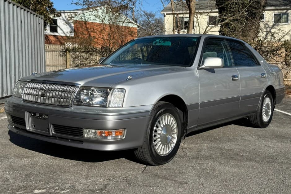 1999 Toyota Crown sold for $12,000