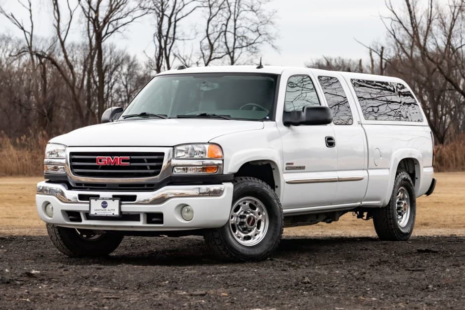 2004 GMC Sierra HD (GMT800 2000-2007) sold for $31,219