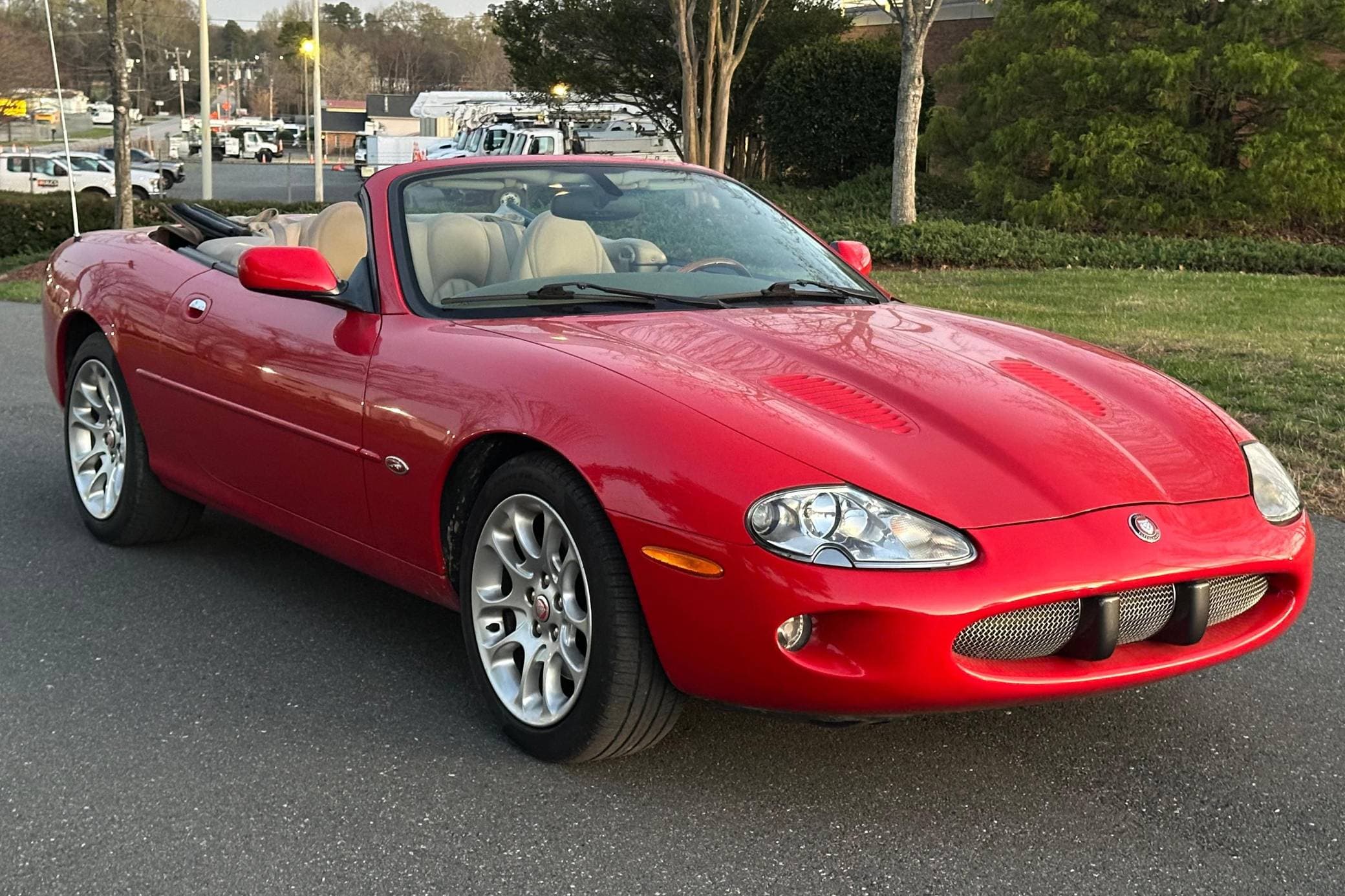 2000 Jaguar XKR sold for $11,600