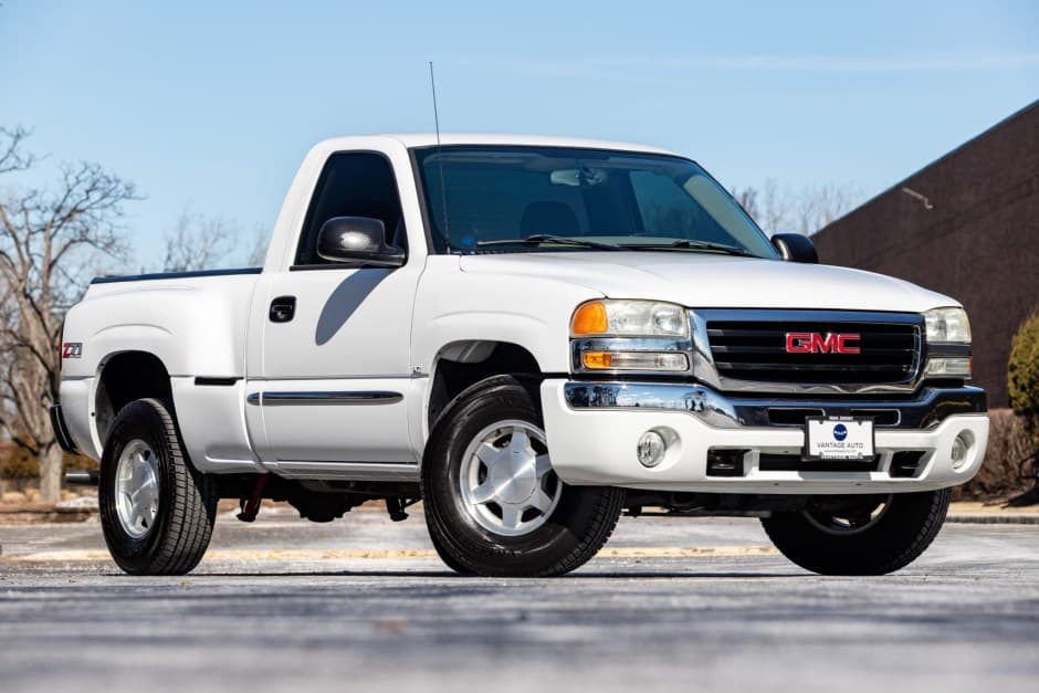 2004 GMC Sierra (GMT800 1999-2007) sold for $36,000