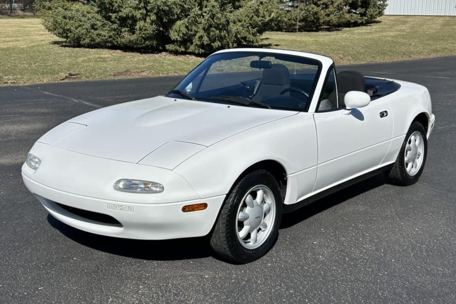 1990 Mazda NA MX-5 Miata sold for $14,250