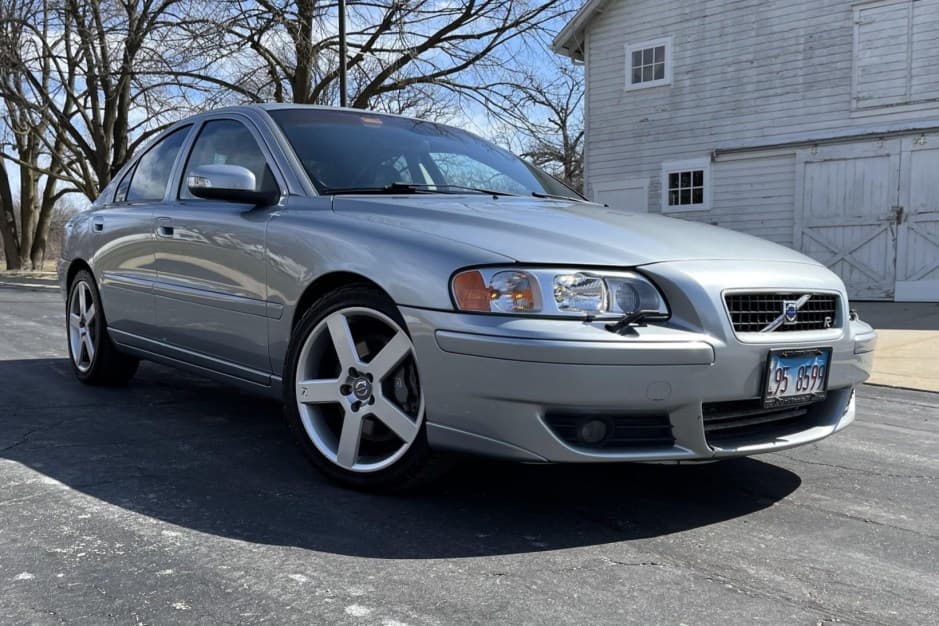 2007 Volvo S60R sold for $8,905