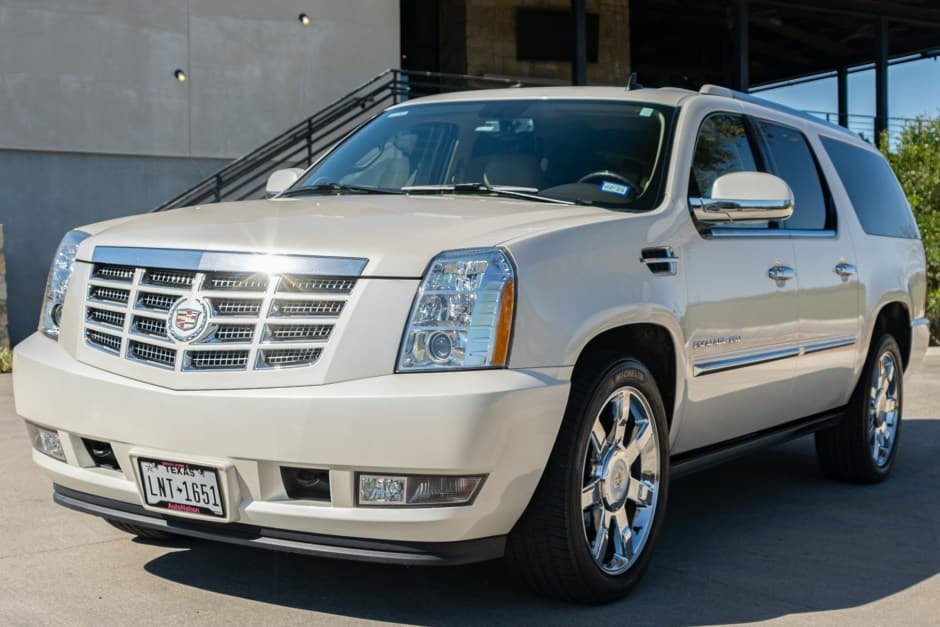 2013 Cadillac Escalade & EXT GMT900 (2007-2014) sold for $20,500