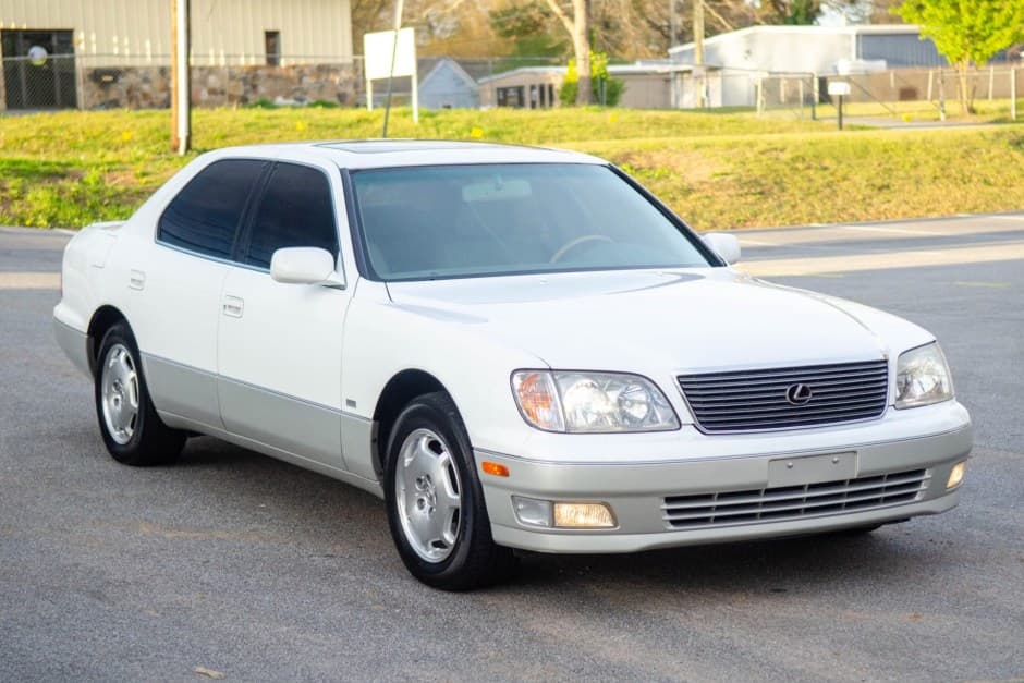 2000 Lexus LS Sedan sold for $11,300