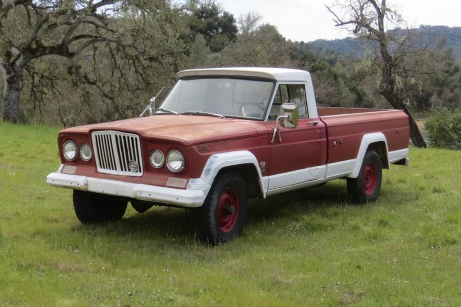 1964 Jeep Pickup sold for $7,100