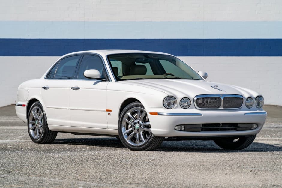 2004 Jaguar X350/X356/X358 XJR (2004-2009) sold for $13,750