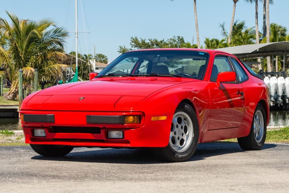 1986 Porsche 944 sold for $18,555