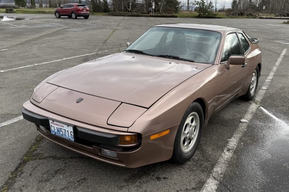 1988 Porsche 944 sold for $10,501
