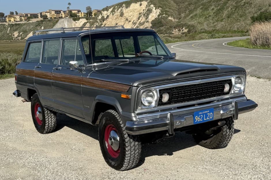 1977 Jeep SJ Wagoneer sold for $19,250
