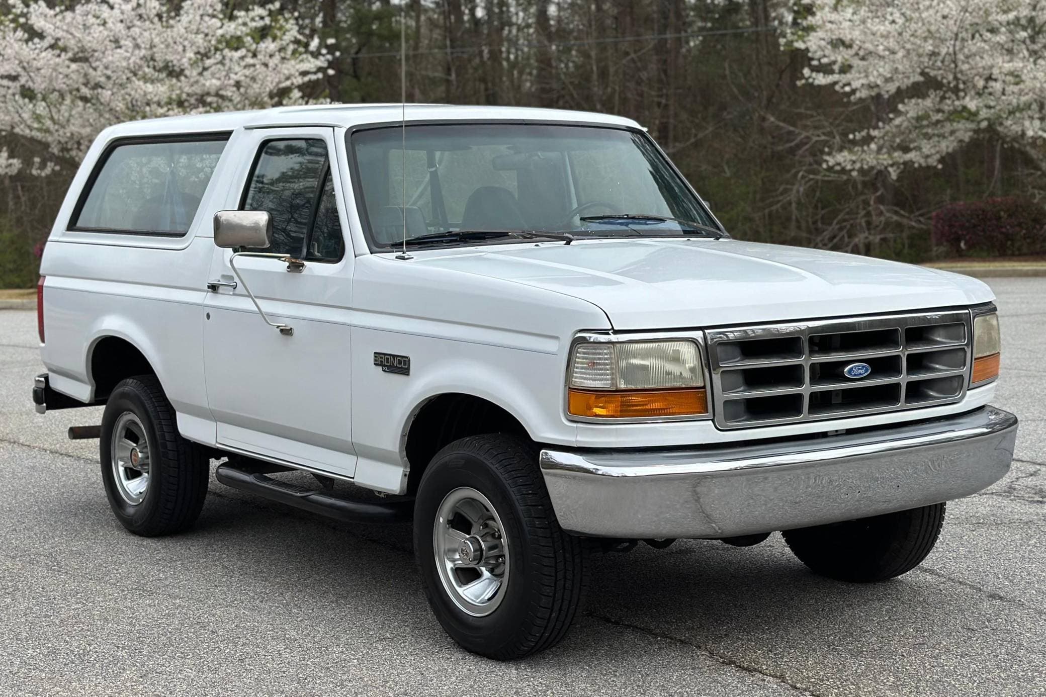 1996 Ford Bronco sold for $10,600