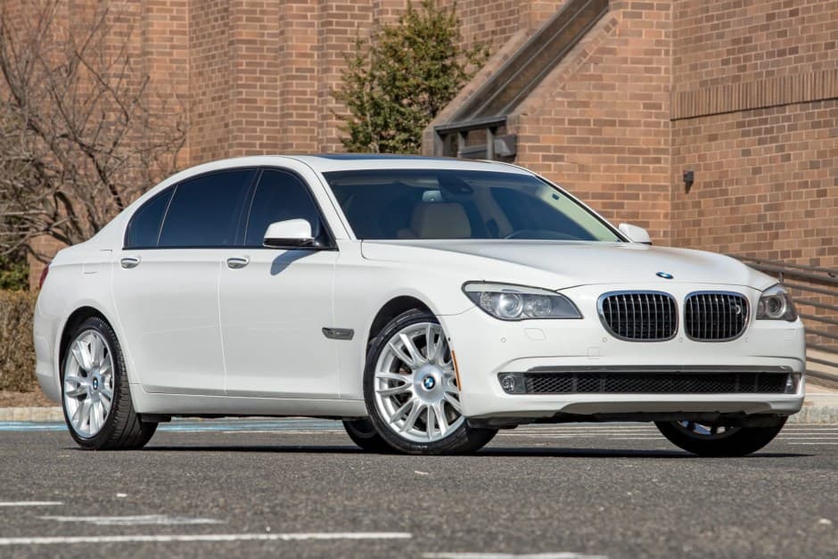 2011 BMW F01/F02 7-Series sold for $14,252