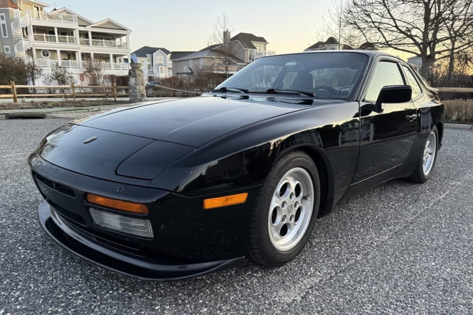 1986 Porsche 944 Turbo sold for $24,250