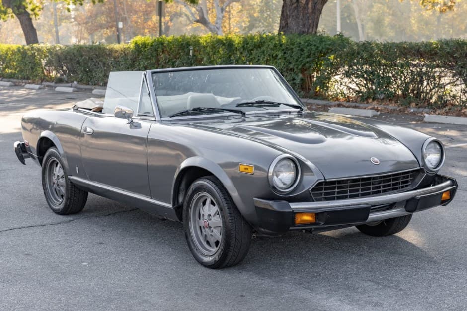 1980 Fiat 124 Spider (1966-1985) sold for $6,500